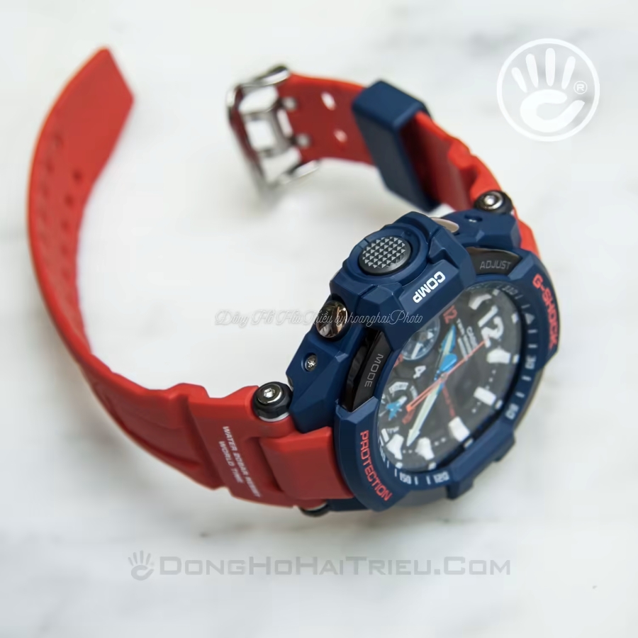Phiên bản đồng hồ GA-1100 dùng vật liệu resin.