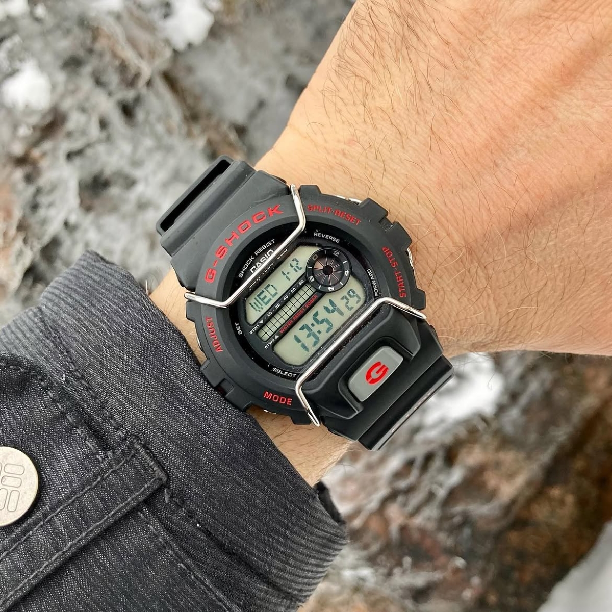 Mẫu Casio G-Shock GLS-6900-1DR với chi tiết bảo vệ mặt thanh chắn.