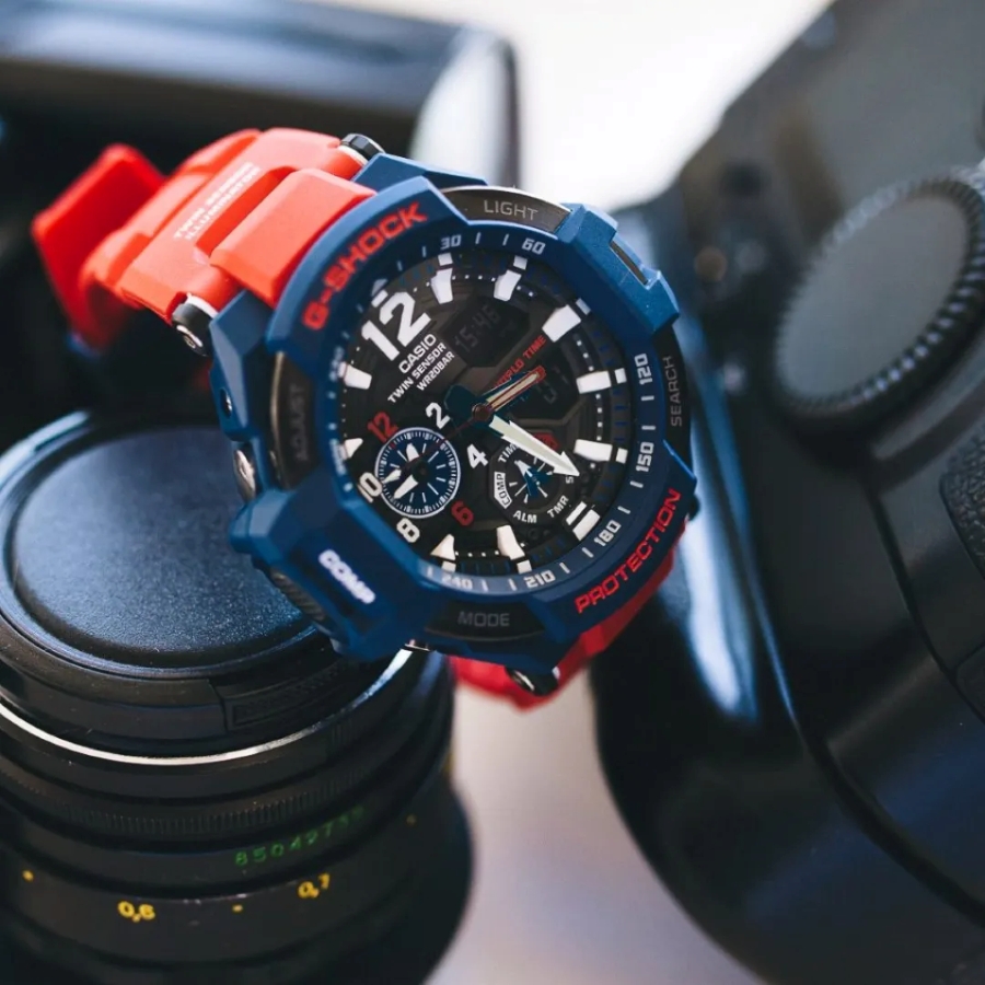 Đồng hồ thuộc dòng 1100 có độ bền đặc trưng của G-Shock và bộ đôi cảm biến Twin Sensor.