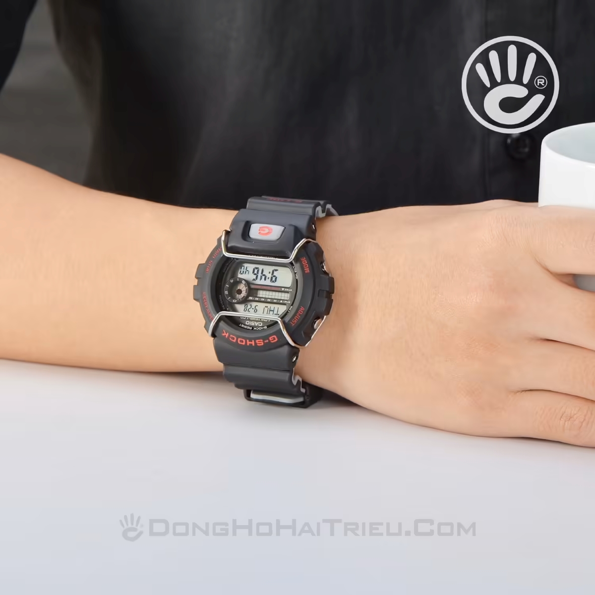 Mẫu Casio G-Shock GLS-6900-1DR trên cổ tay nam.