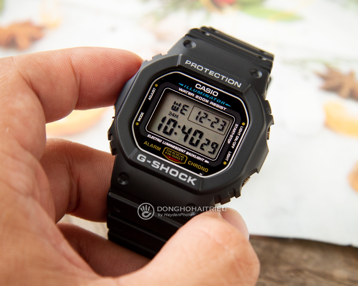 G-Shock G-5600UE-1DR mặt vuông biểu tượng.