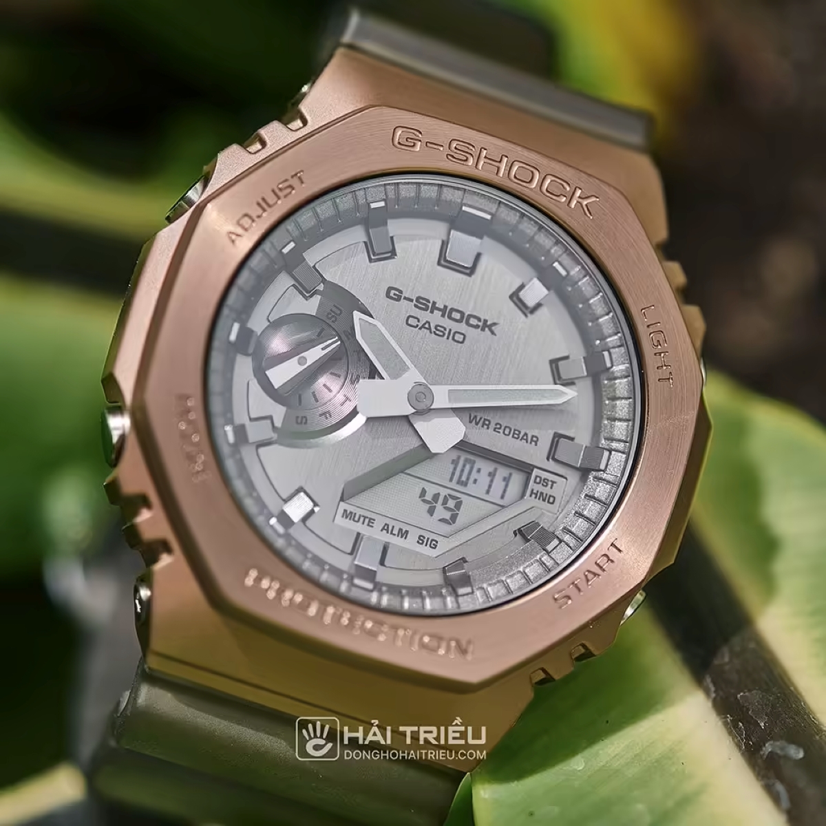 Mẫu G-Shock GM-2100MF-5ADR khung kim loại, dây resin.