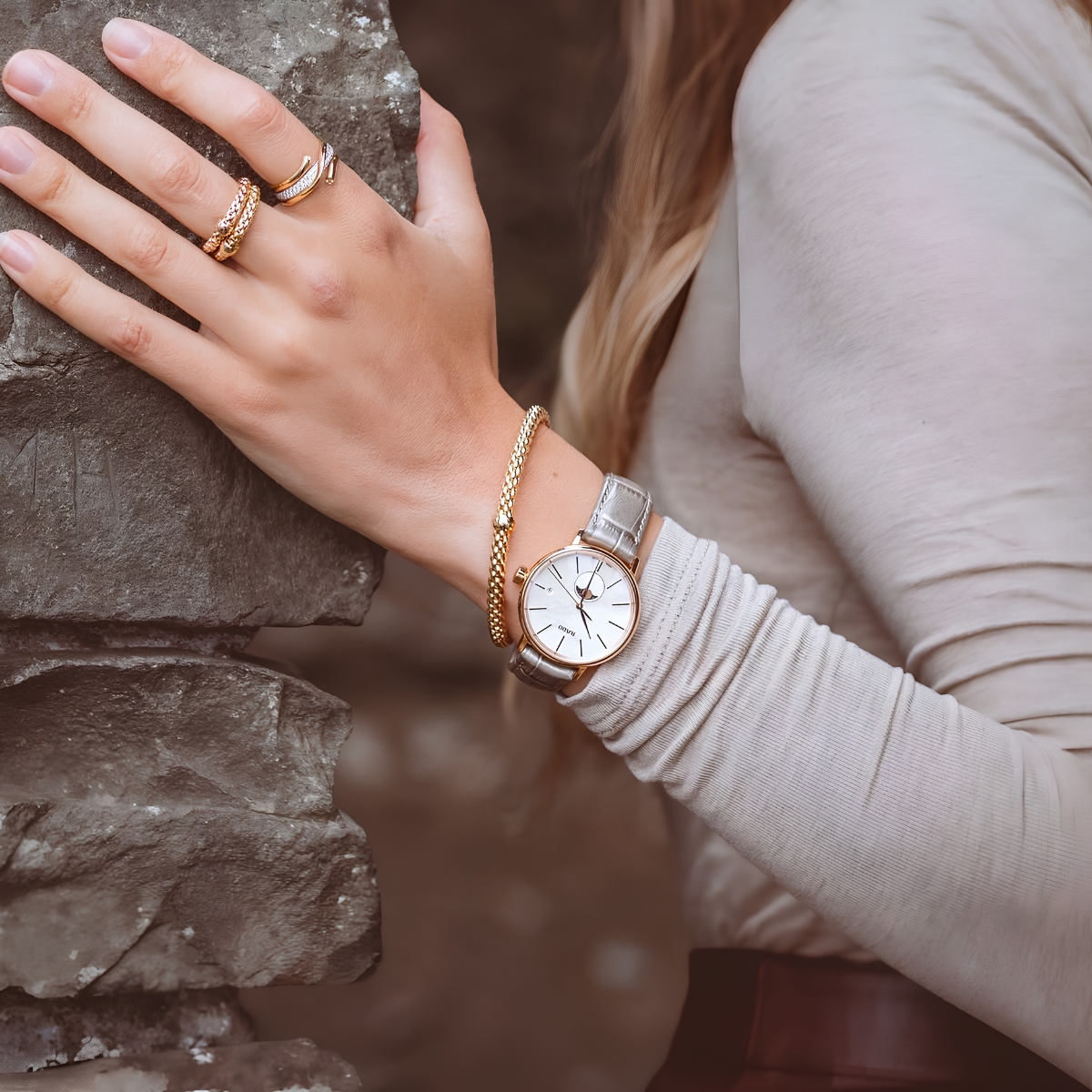 Nữ đeo đồng hồ Rado Coupole R22885945.