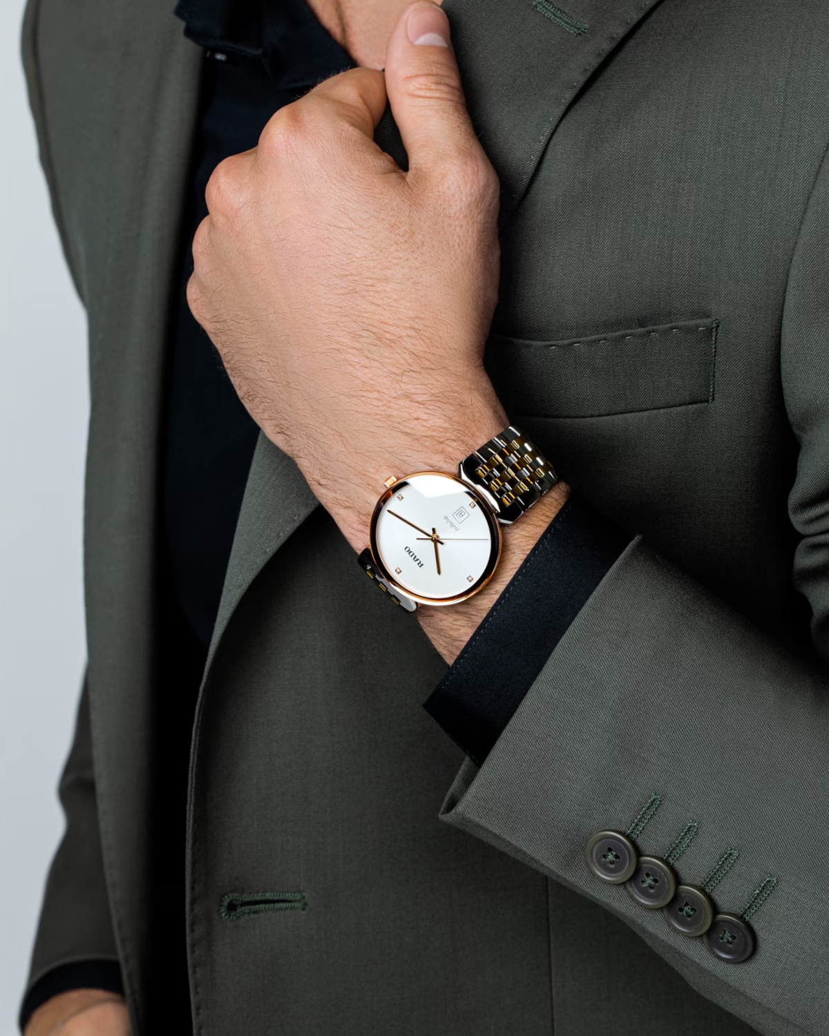 Mẫu đồng hồ Rado Florence trên tay nam.