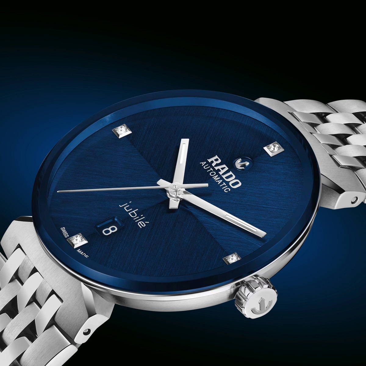 Rado Florence Diamonds R48903733 đính 4 viên kim cương góc 12, 3, 6 và 9 giờ.
