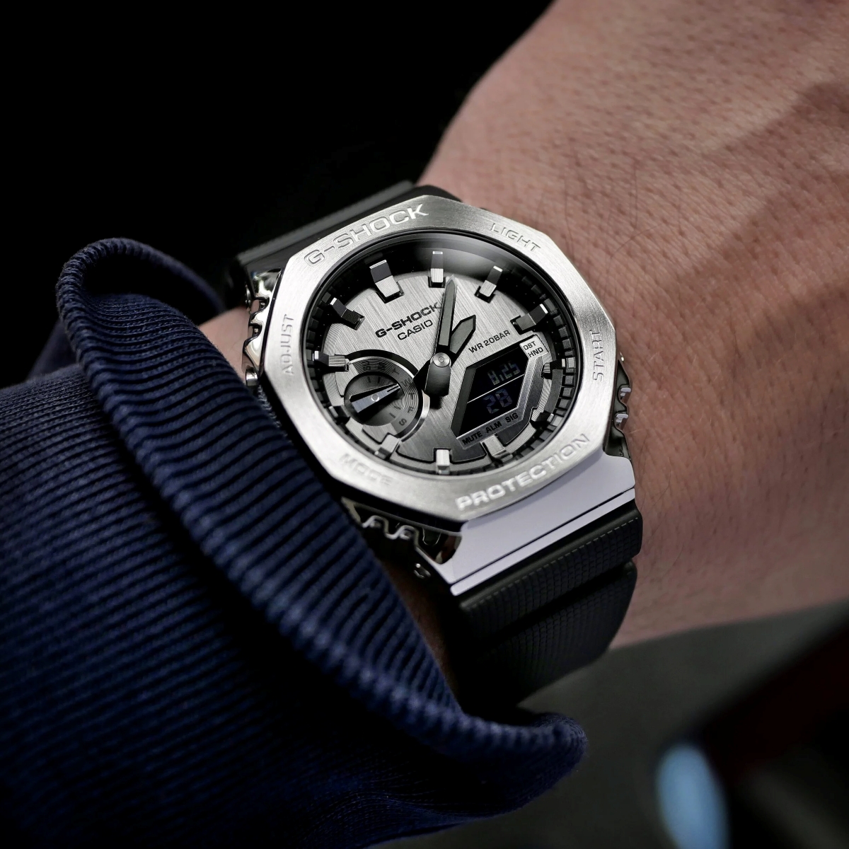 Mẫu đồng hồ G-Shock đen phối kim loại GM.