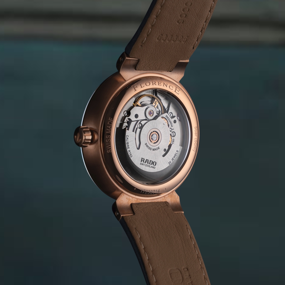 Mặt lưng phiên bản Rado Automatic.