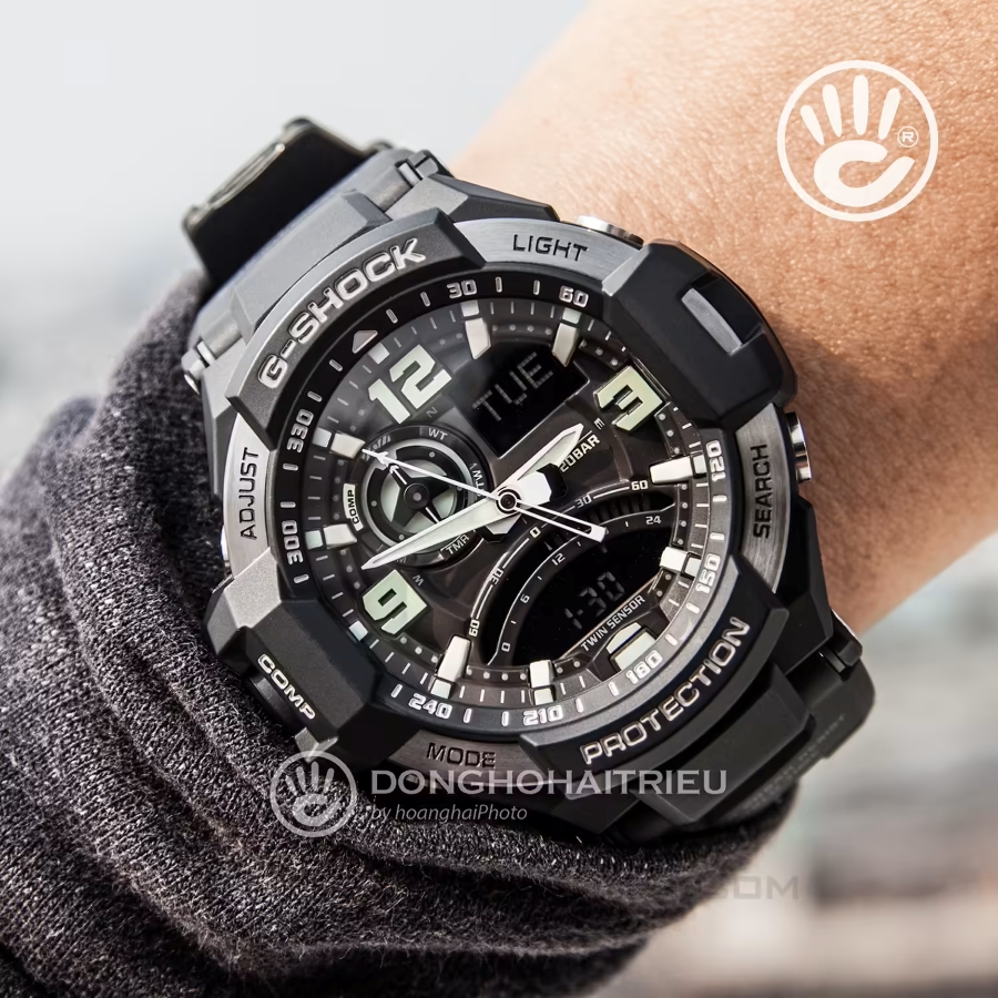 Mẫu Casio GA-1000-1BDR kích thước mặt số lớn và dày.
