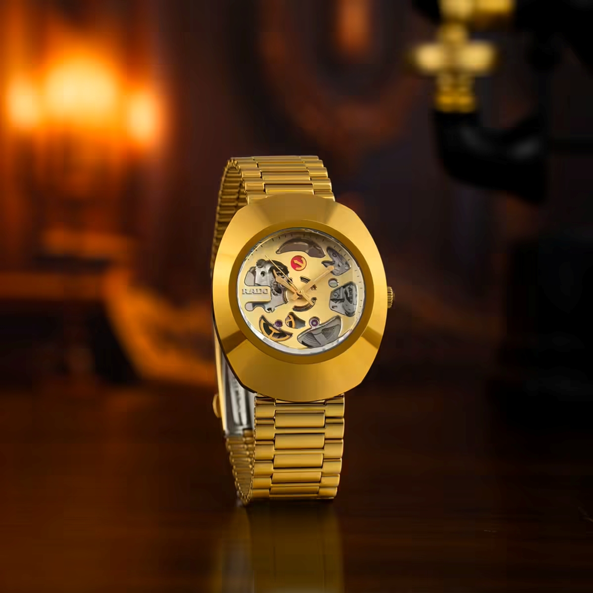 Mẫu Rado Diastar Original R12064253 có thiết kế lộ cơ khung xương.