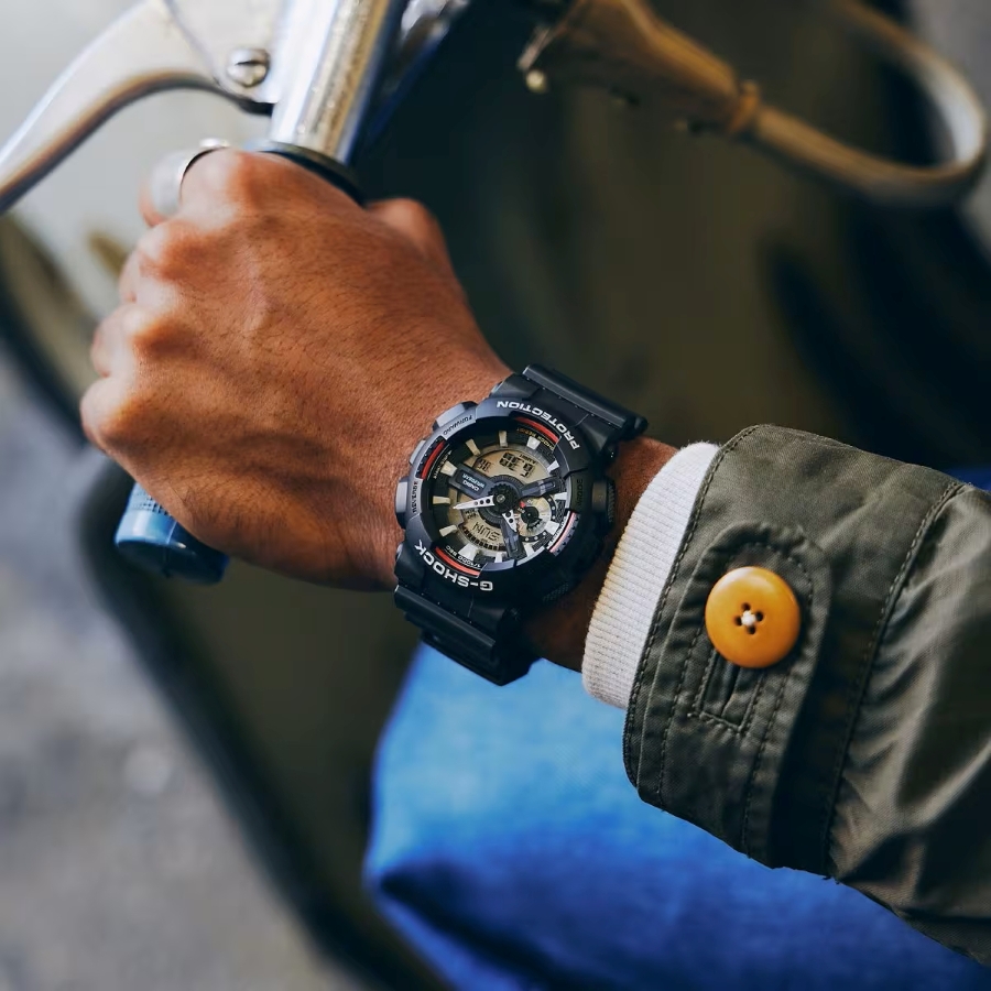 GA-110RL-1A trên cổ tay nam.