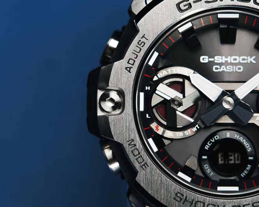 Cận cảnh lớp vỏ kim loại trên đồng hồ Casio G-STEEL.