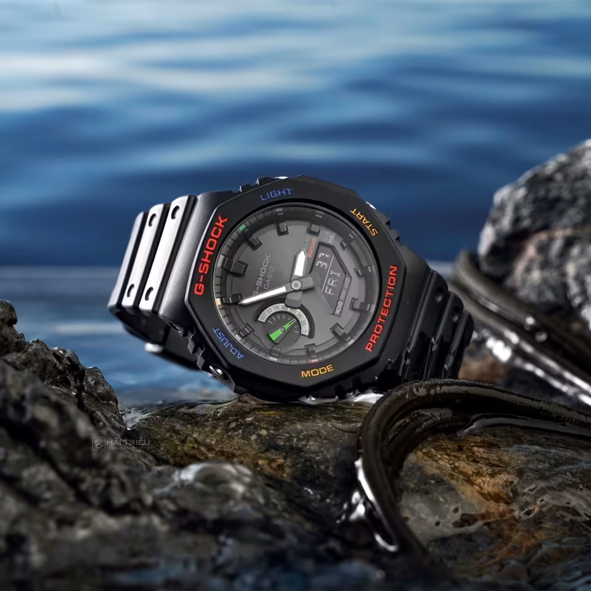 Đồng hồ GA-B2100FC-1ADR có Tough Solar.
