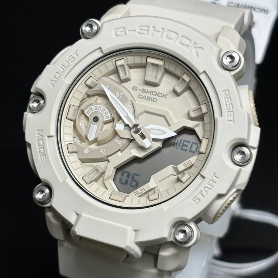 GA-2200NC-7A được phối màu đơn sắc.