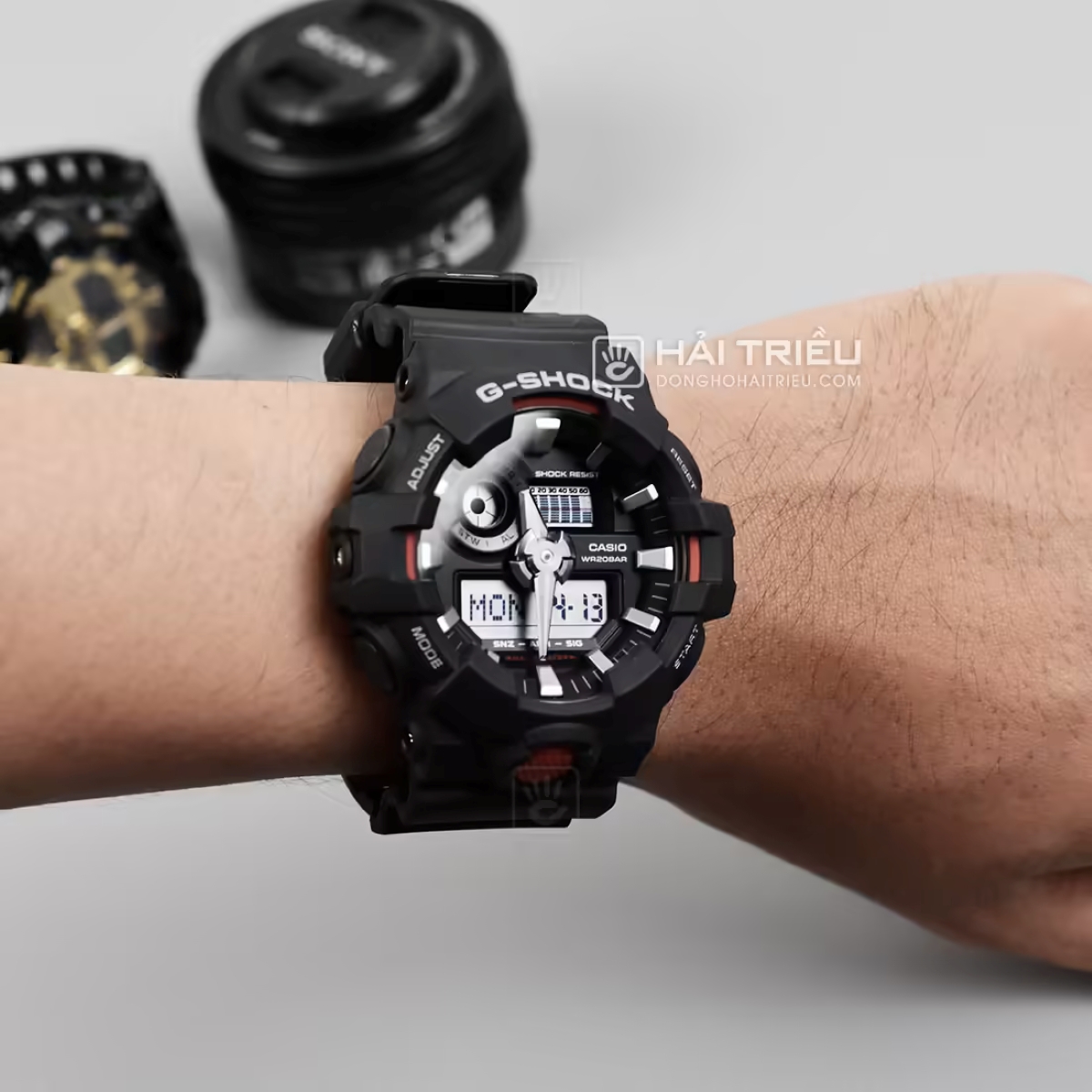 Mẫu G-Shock GA-700-1ADR mặt số hầm hố.