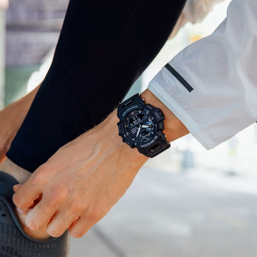 Đeo đồng hồ G-Shock khi vận động.