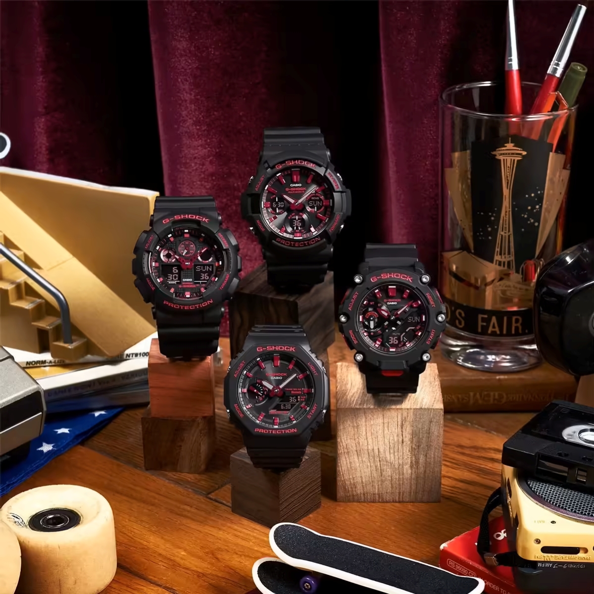 Các mẫu đồng hồ G-Shock thuộc bộ sưu tập Ignite Red phối màu đen đỏ cá tính.