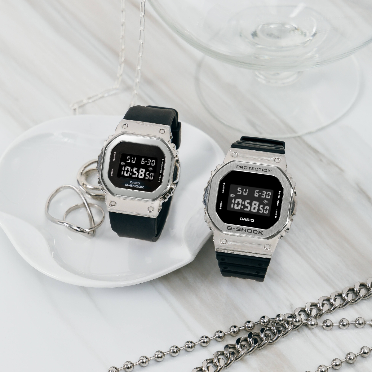 G-Shock mặt vuông GM-S5600-1DR khung kim loại cứng cáp.