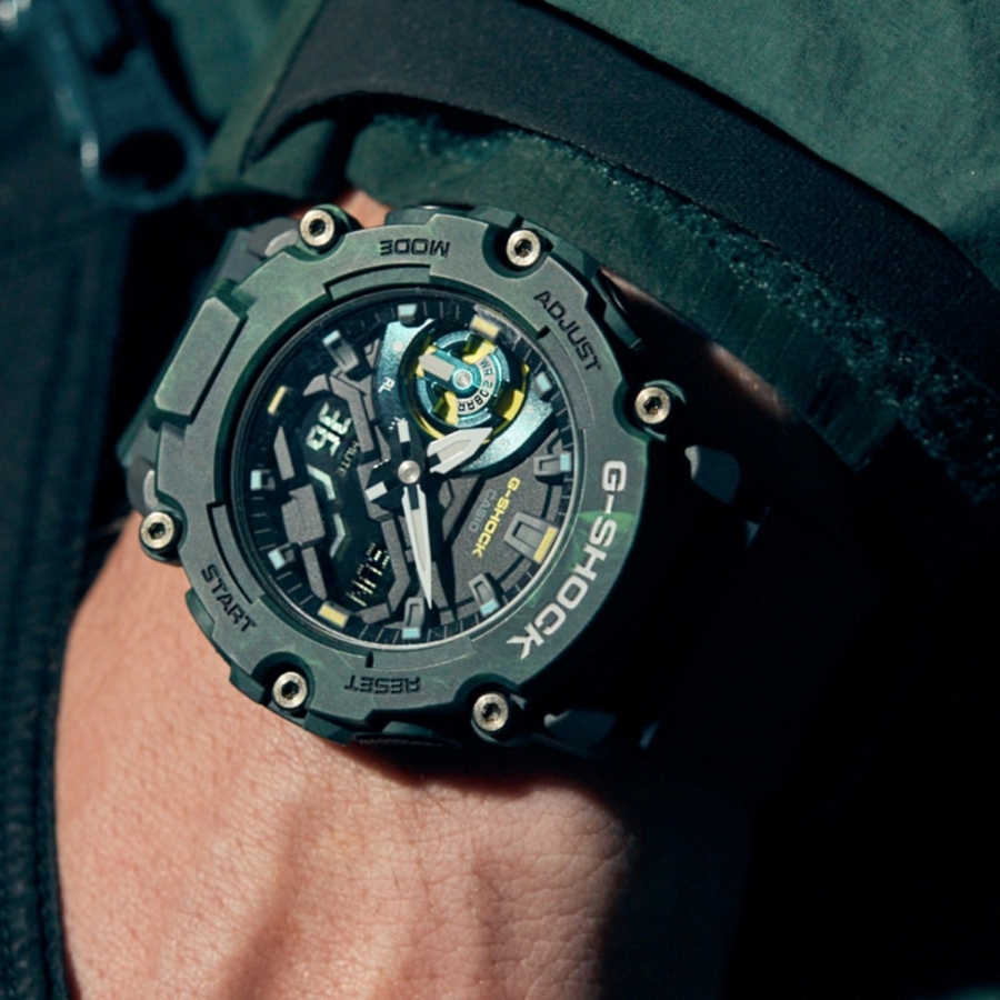 G-Shock GA-2200 sử dụng pin SR726W Quartz.
