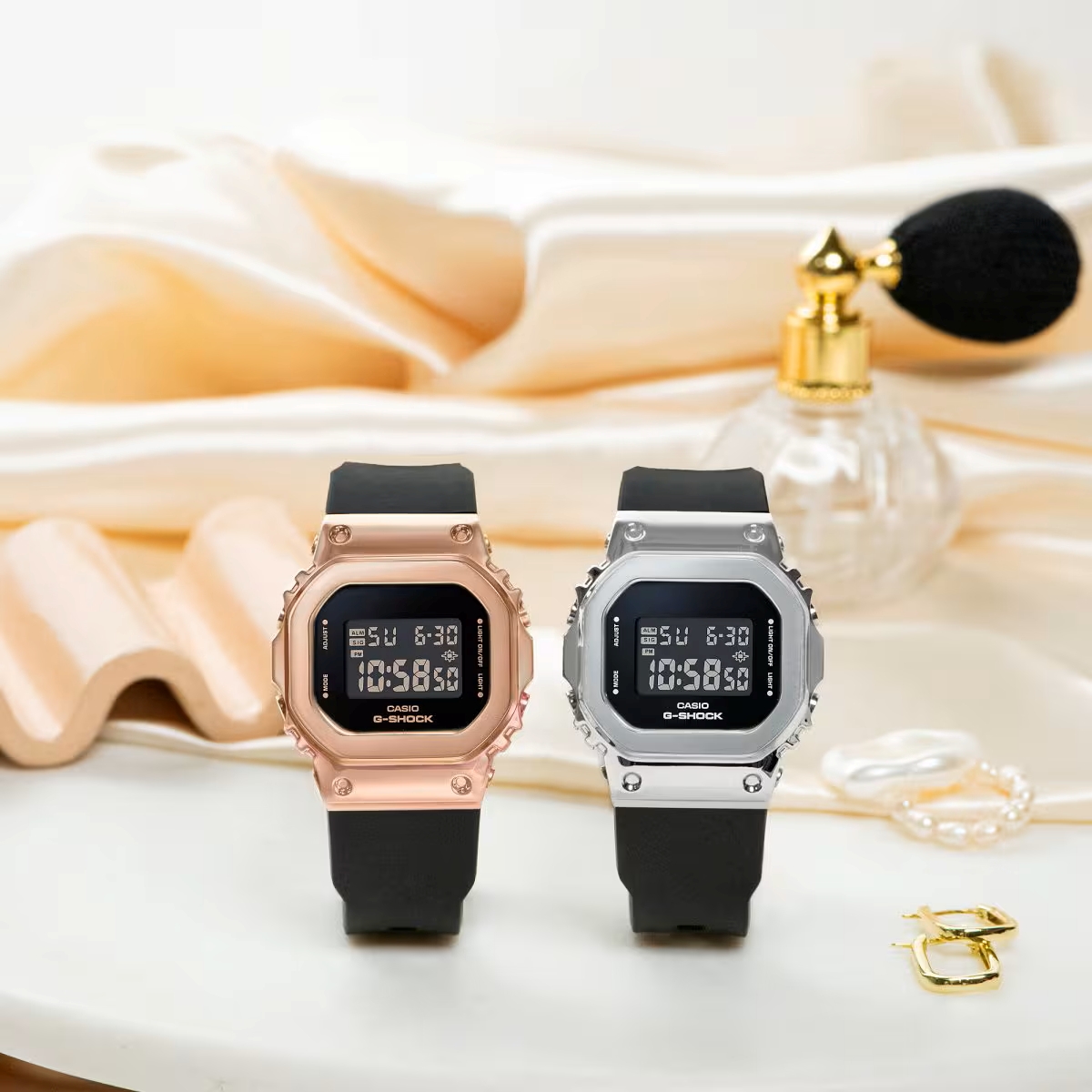 Hai mẫu G-Shock GM-S5600 có kích thước nhỏ hơn bản tiêu chuẩn.