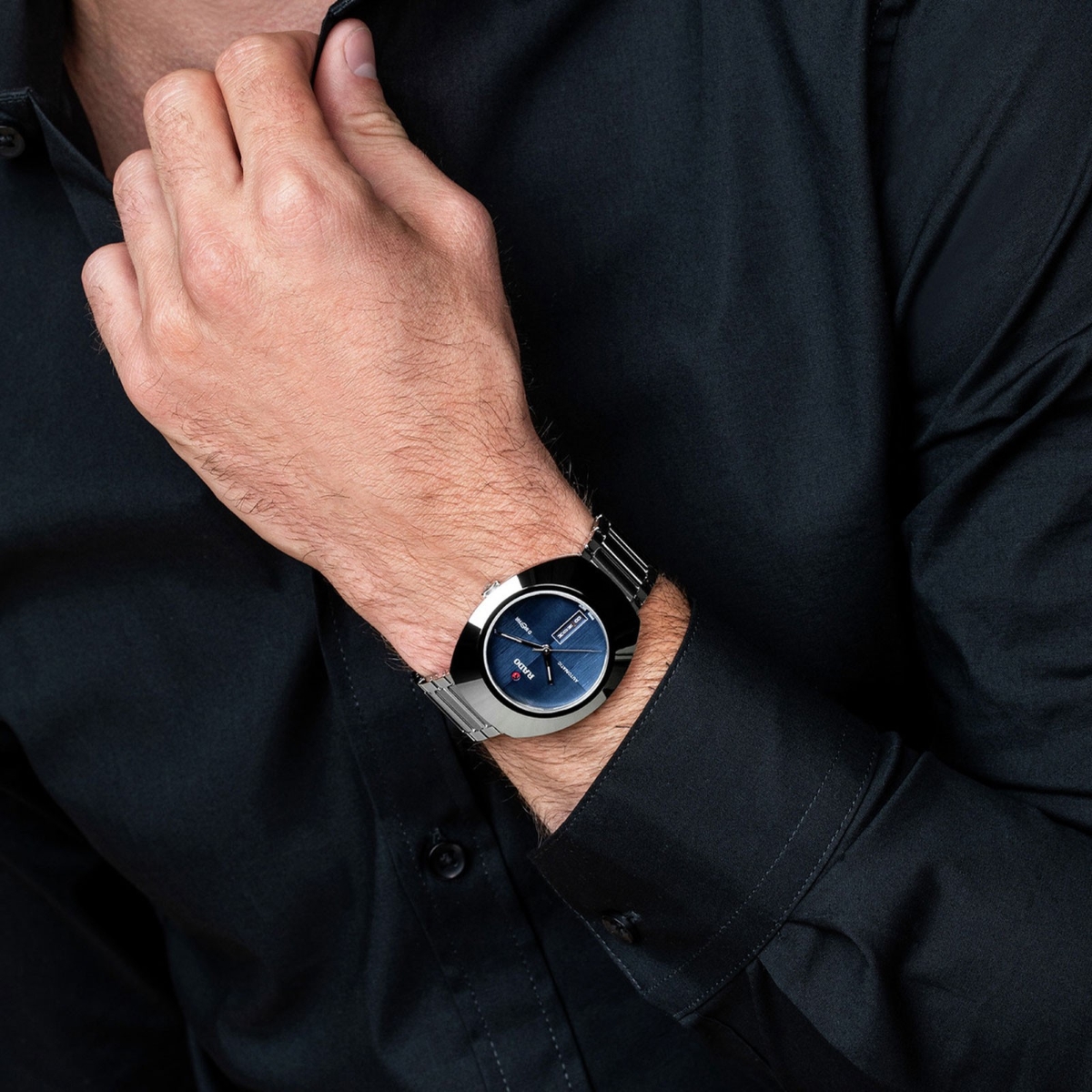 Đồng hồ Rado DiaStar Original trên tay nam.