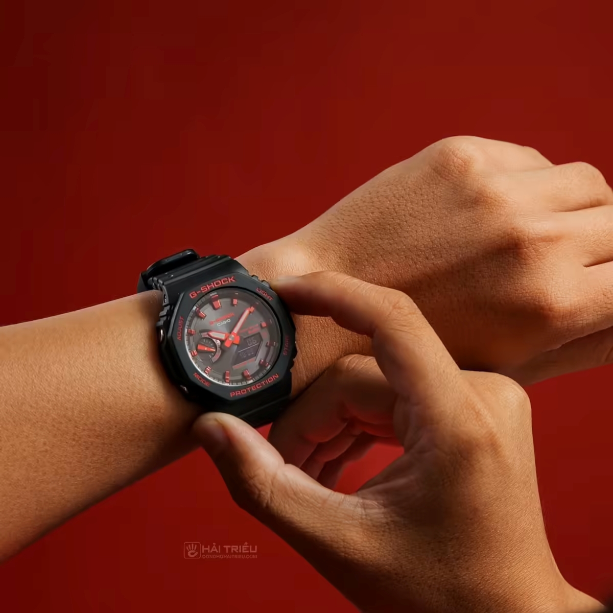 Đồng hồ G-Shock GA-B2100BNR-1ADR mặt bát giác trẻ trung.