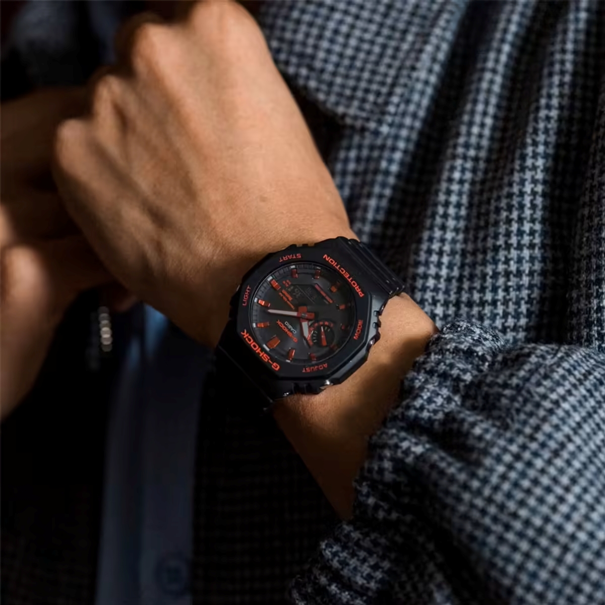 G-Shock GA-B2100BNR-1ADR mỏng nhẹ dễ đeo hằng ngày.