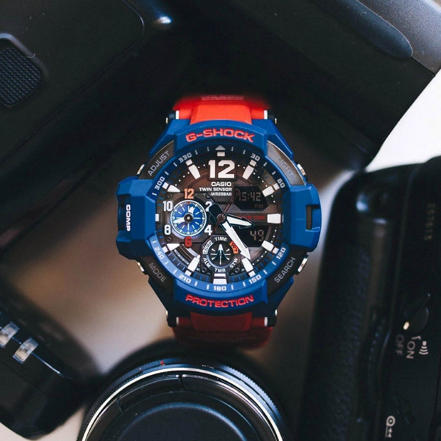 Đồng hồ G-Shock GA-1100-2ADR dùng đèn LED Super Illuminator.