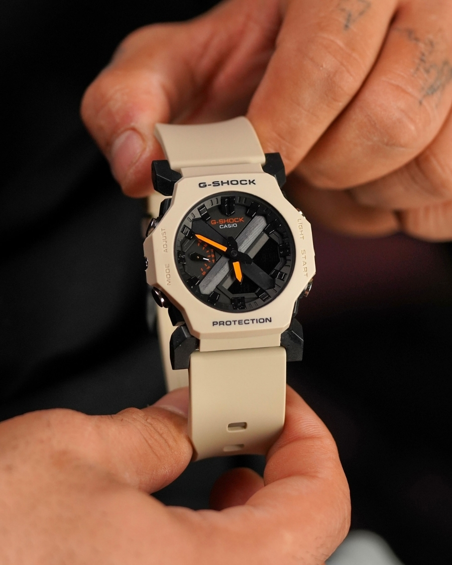 Mẫu GA-2300 phong cách tối giản, hiện đại.