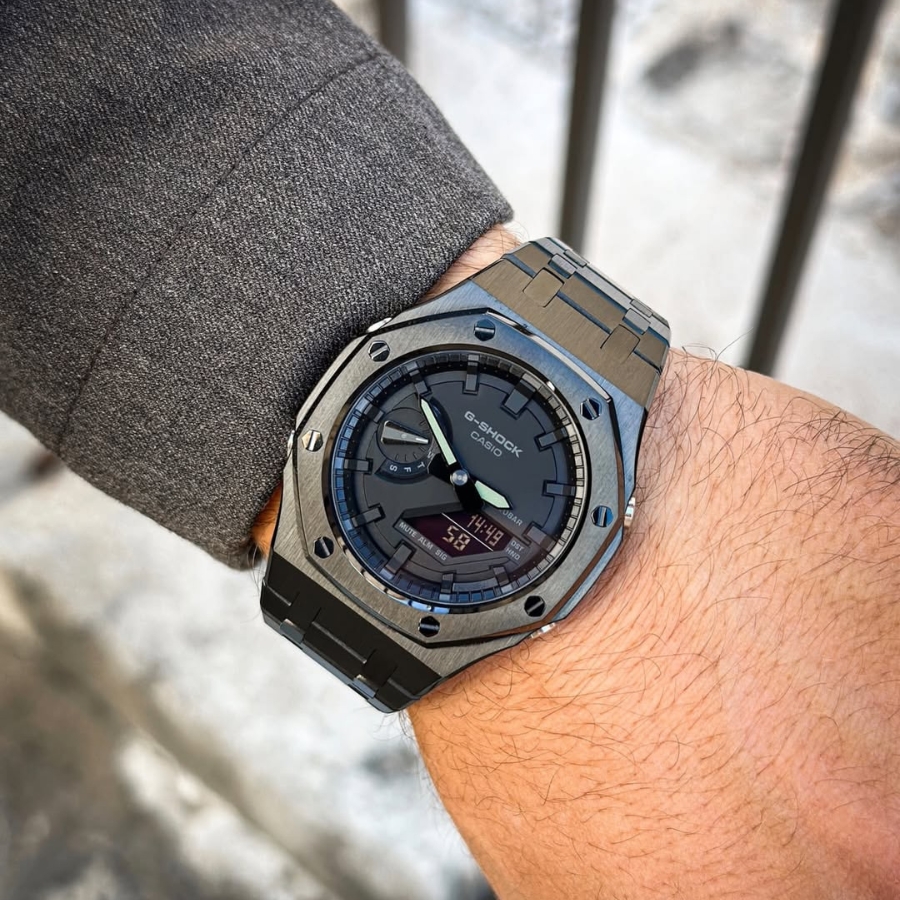 Đồng hồ GA-2100 kim loại màu đen cá tính.