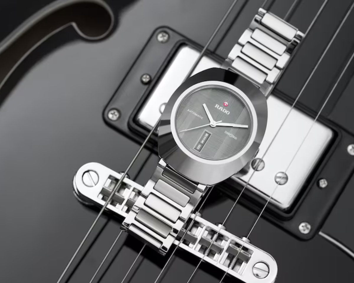 Vật liệu Ceramos™ đặc trưng trên đồng hồ Rado.