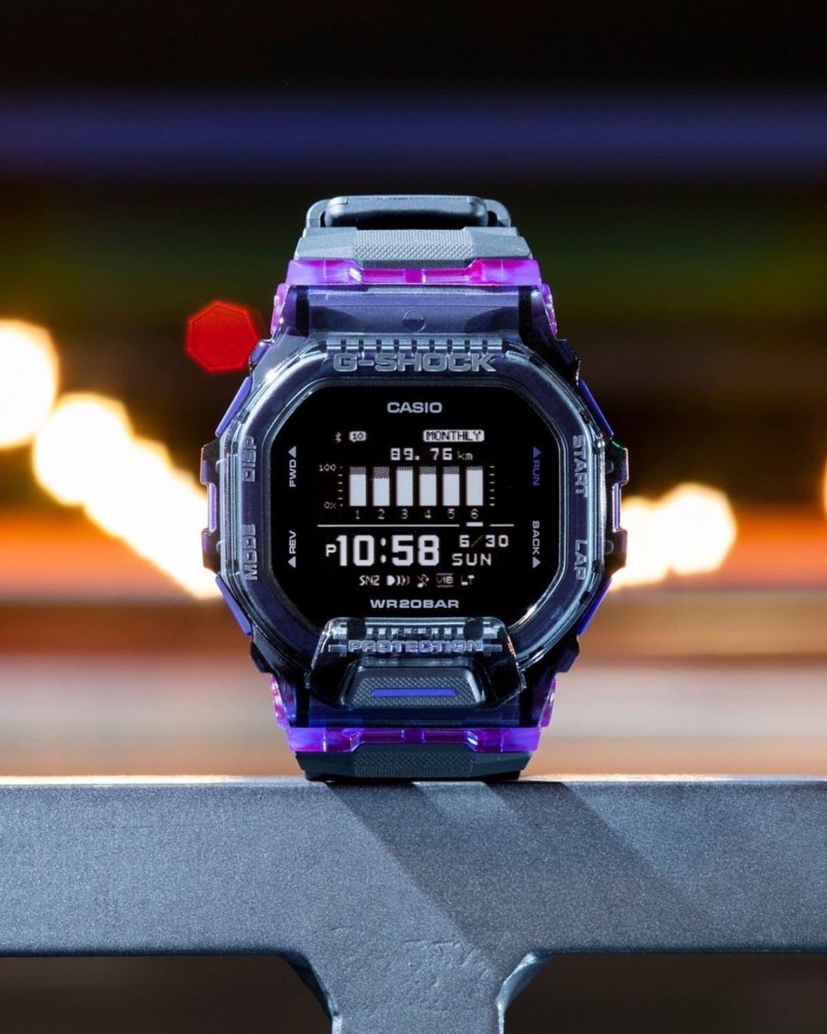 Mẫu G-Shock GBD-200SM-1A6DR màn hình điện tử.