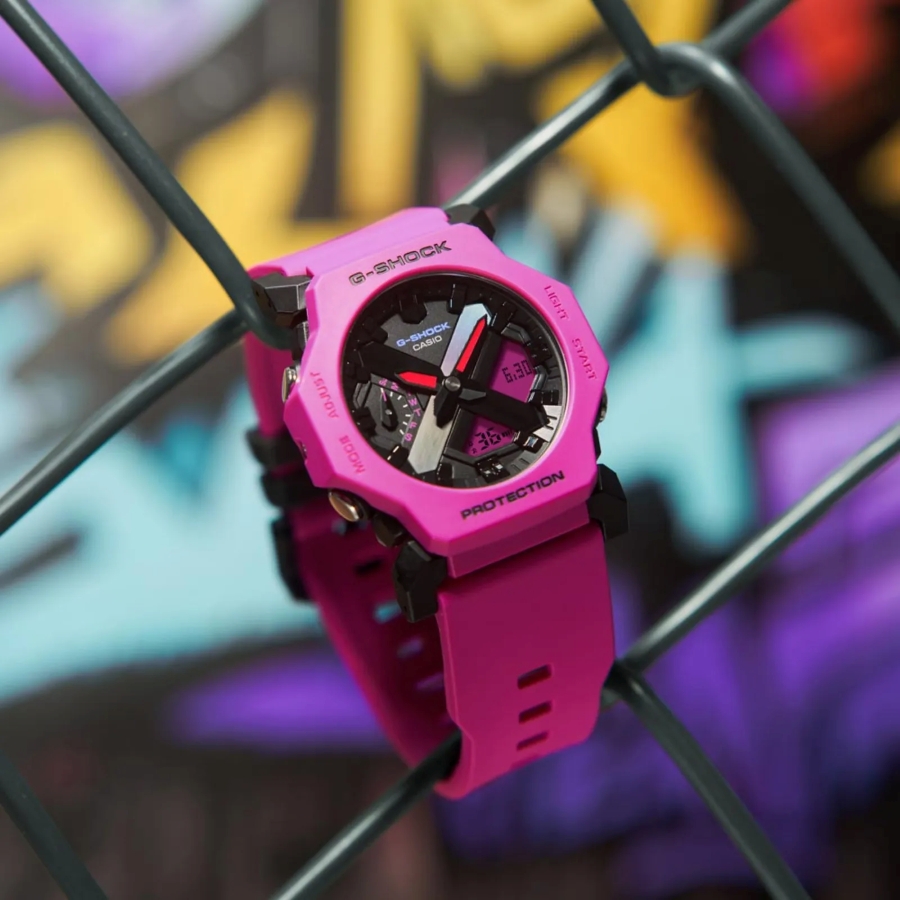 Mẫu GA-2300 màu hồng có tính năng World Time.