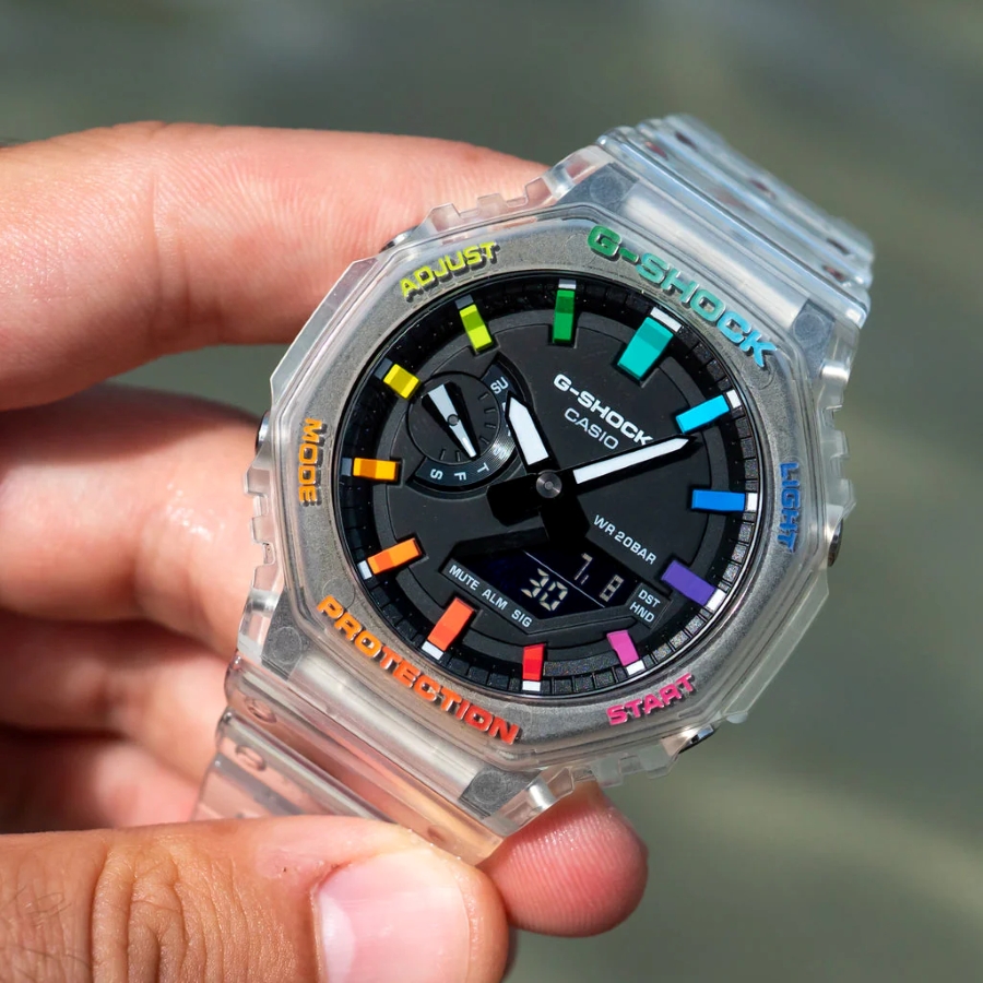 Phiên bản G-Shock GA-2100 độ vỏ trong suốt và cọc số nhiều màu nổi bật.