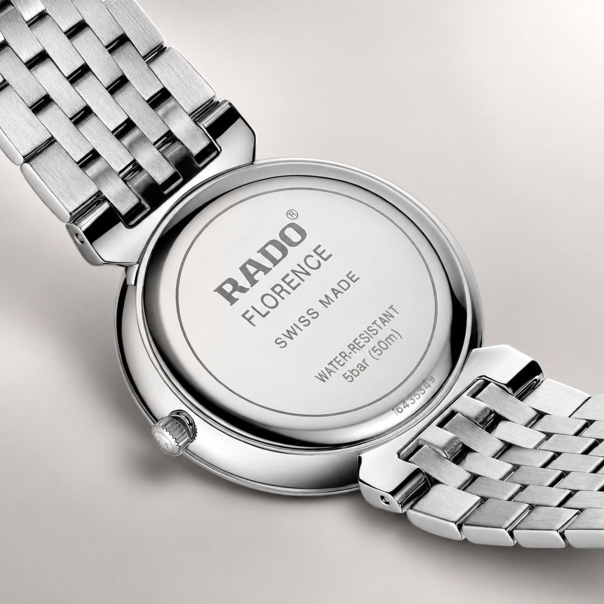 Bộ máy quartz Rado calibre R079 dùng trên đồng hồ nữ Florence, vận hành chính xác và ổn định bền bỉ.