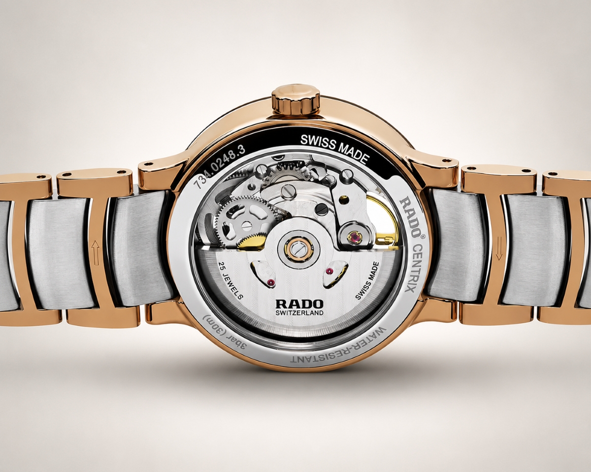 Bộ máy automatic Rado calibre R763 trữ cót 80 giờ cùng dây tóc kháng từ Nivachron, vận hành ổn định.