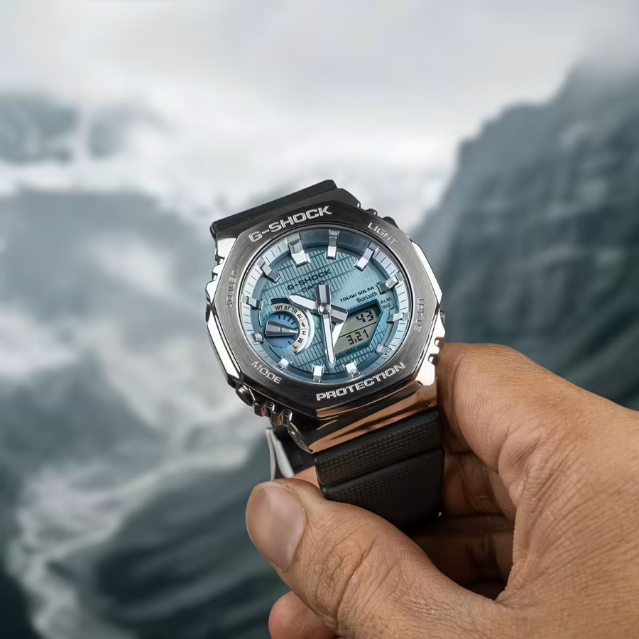 G-Shock GBM-2100A-1A2 mặt bát giác hiện đại.