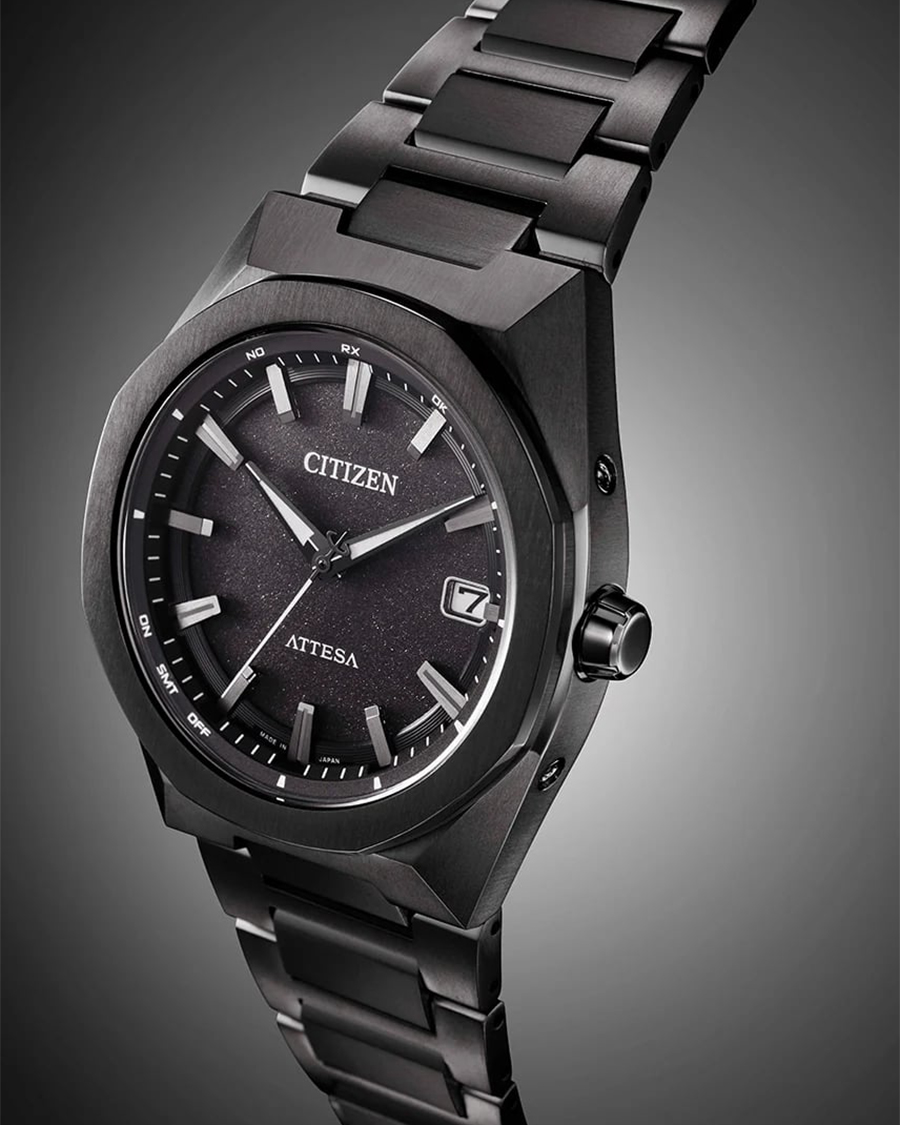 Citizen Attesa Radio Controlled CB3045-61E có thiết kế Super Titanium hiện đại, nhẹ trên cổ tay bạn.