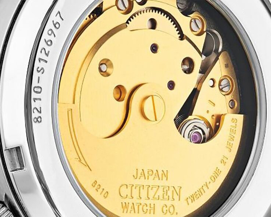 Bộ máy Citizen Caliber 8210 automatic thuộc dòng 82 Series, trang bị trên đồng hồ Tsuyosa phổ thông.