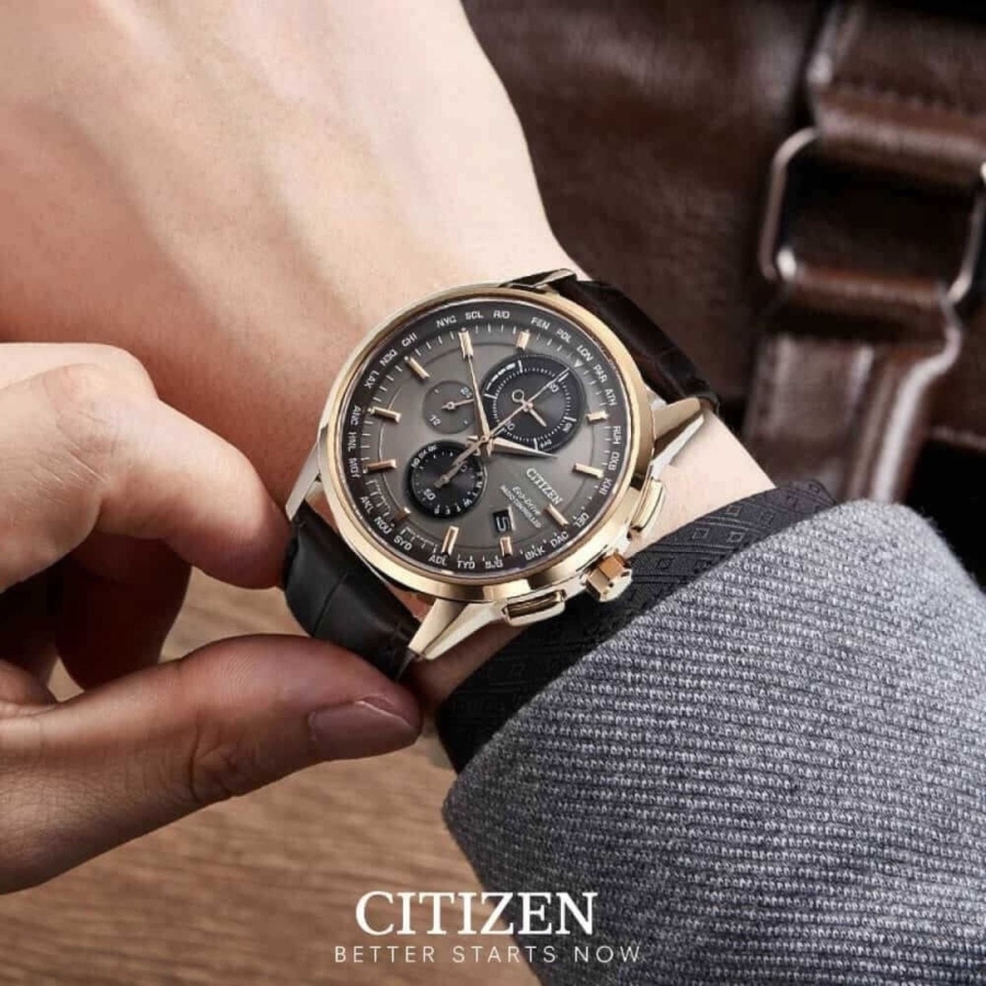 Citizen Eco-Drive AT8113-12H Radio Controlled đồng bộ thời gian bằng tín hiệu sóng vô tuyến tự động.