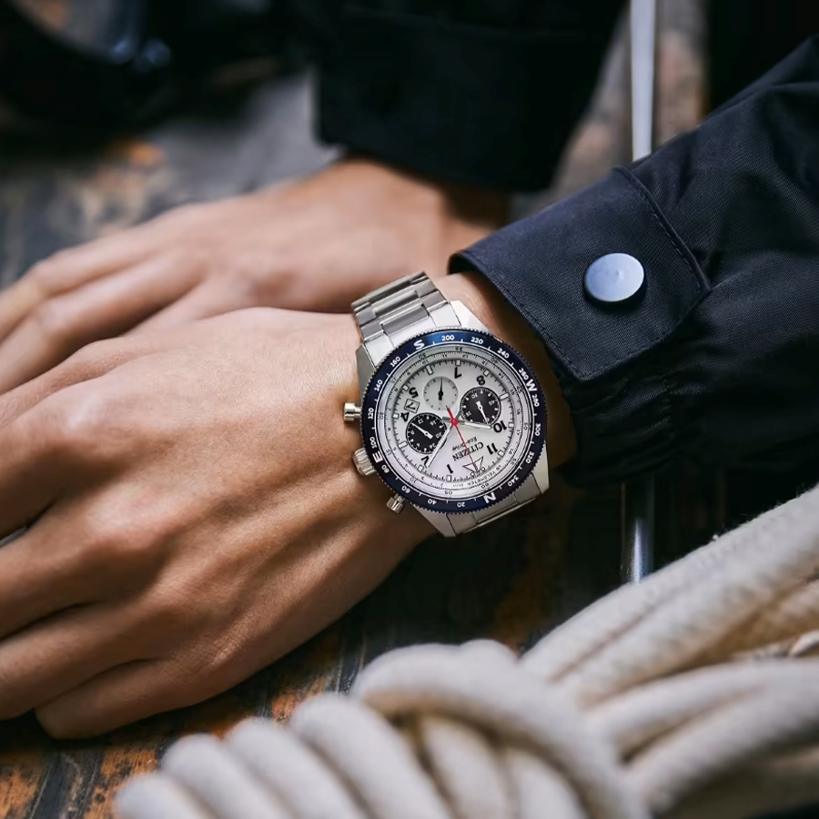Đồng hồ Citizen Eco-Drive Chronograph 6 kim với mặt số thể thao.