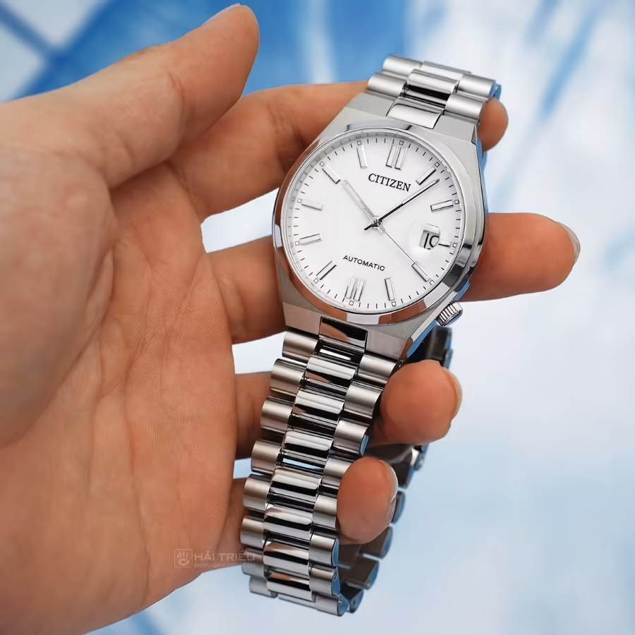 Citizen Tsuyosa NJ0150-81A bản 40mm với dây tích hợp, kính sapphire và bộ máy Caliber 8210 Nhật Bản.