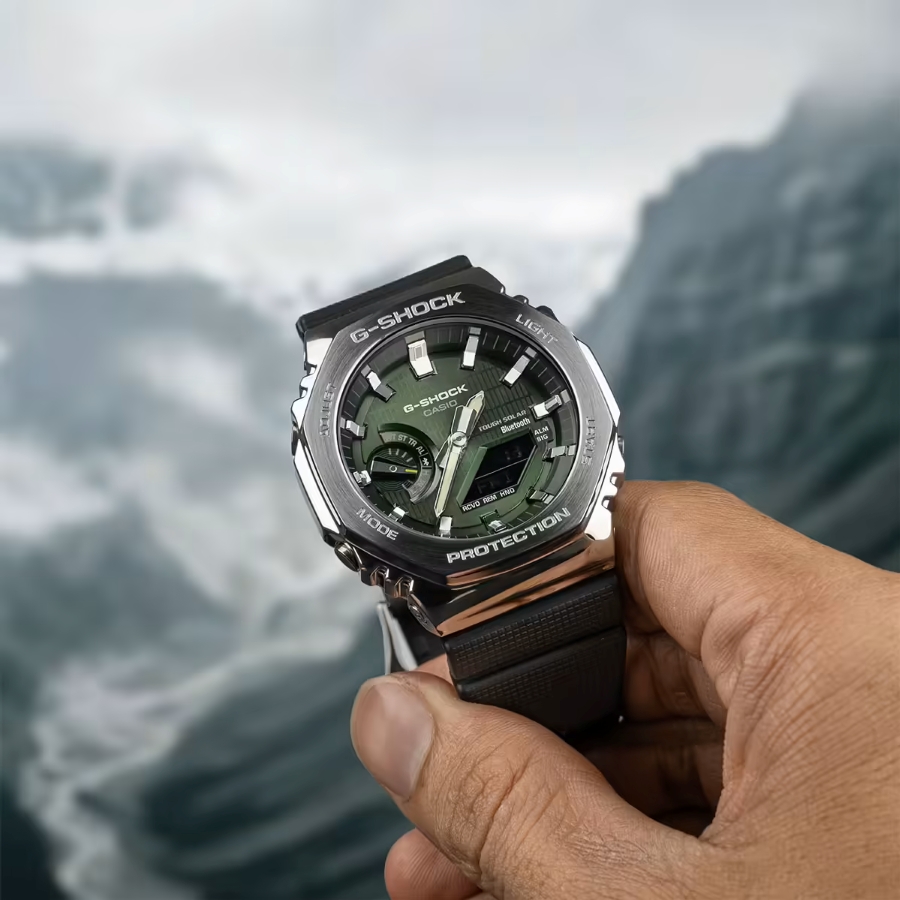 Mẫu GBM-2100A-1A3 bezel kim loại chính hãng do Casio sản xuất.