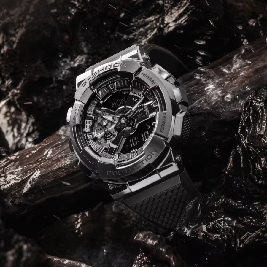 Mẫu GM-110 sử dụng bezel thép không gỉ.