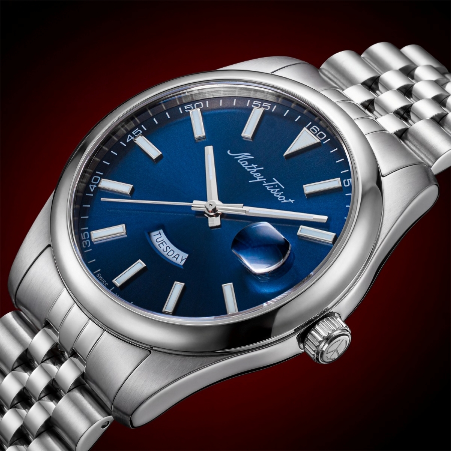 Mathey-Tissot Mathy Day Date trong tầm giá dễ bắt đầu.