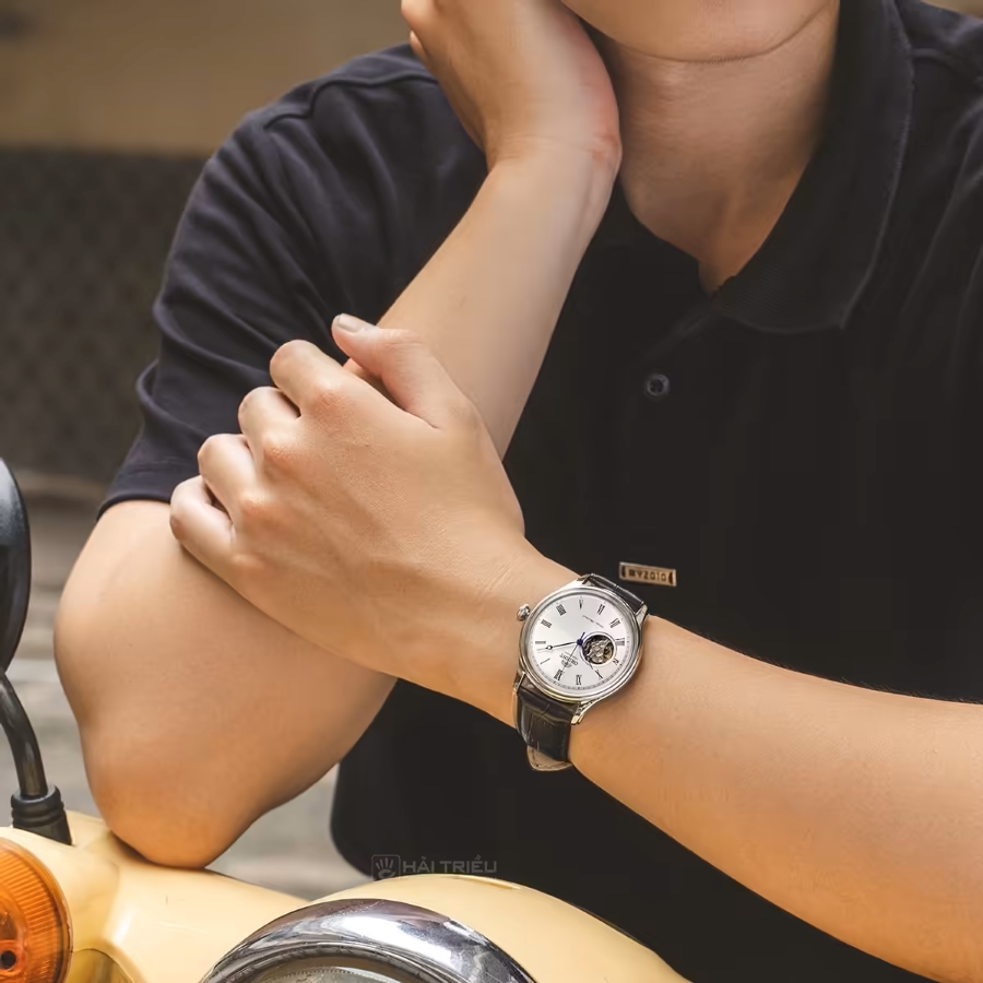 Đồng hồ Orient Caballero TAG00003W0, mẫu dresswatch lịch sự cho dân văn phòng.