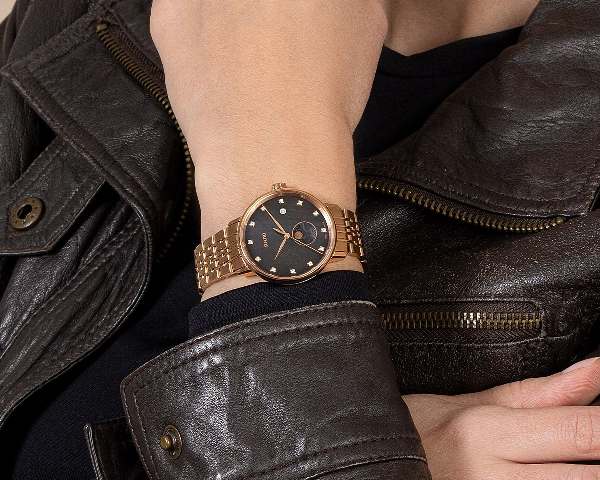 Đồng hồ Rado Coupole Quartz R22884903 nữ với mặt số cân đối và kính sapphire chống lóa hiệu quả cao.