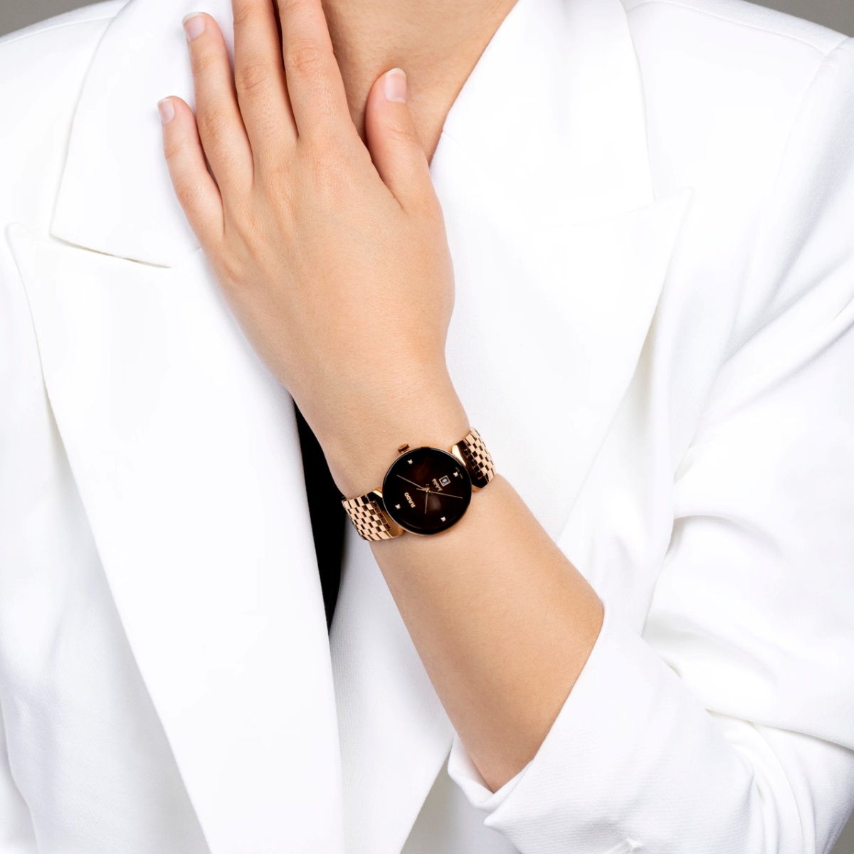 Đồng hồ Rado Florence R48917703 thiết kế thanh lịch đính 4 viên kim cương.