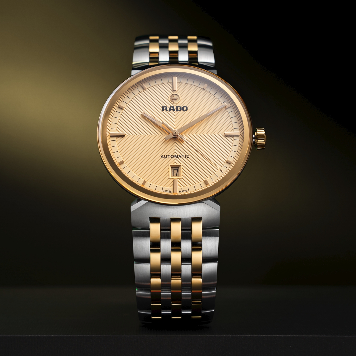 Rado Florence R48903253 thuộc nhóm đồng hồ nam cao cấp, nổi bật với vẻ thanh lịch và độ bền rất cao.