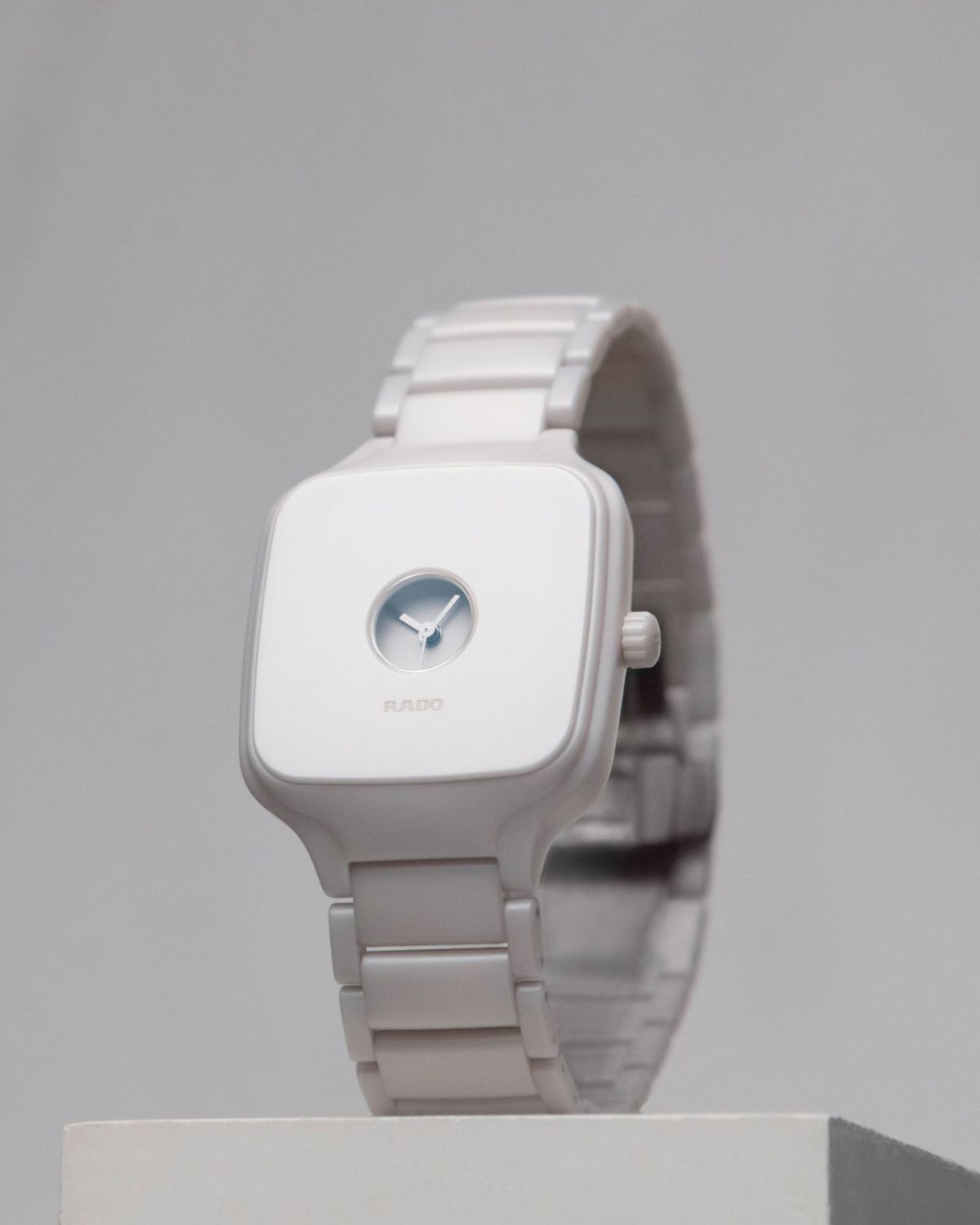 Phiên bản Rado có bộ vỏ làm từ Titanium siêu nhẹ và bền bỉ.