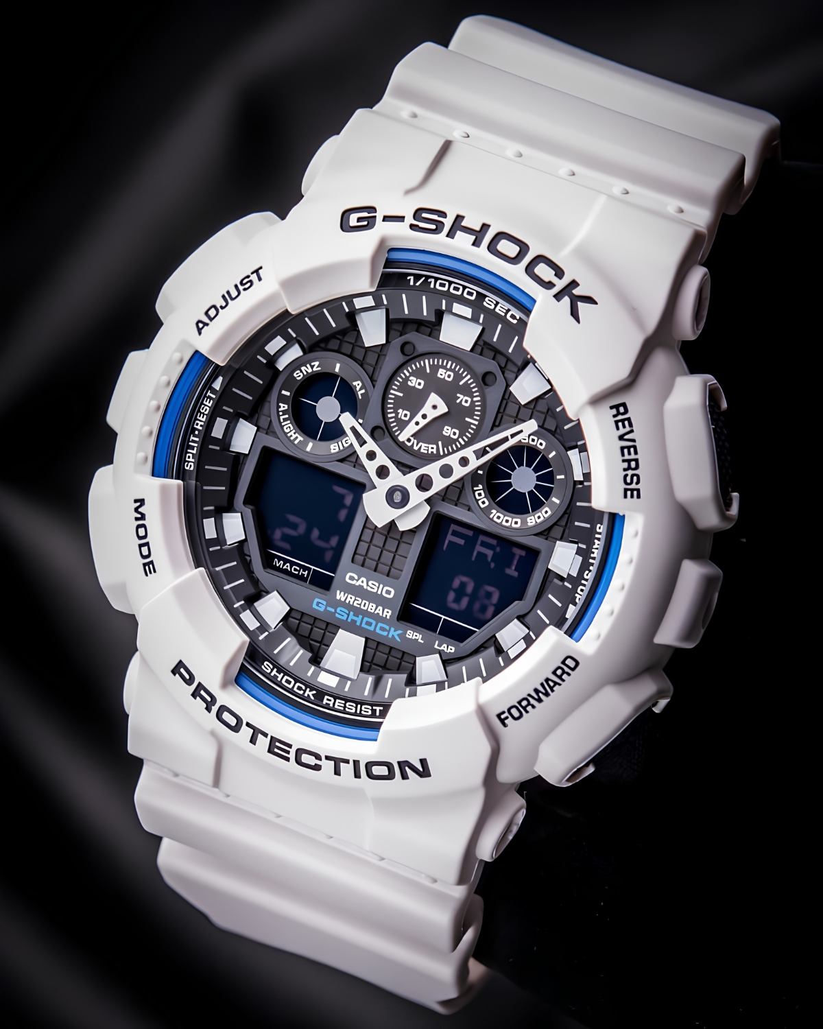 Mặt số đồng hồ GA-100B-7A với nhiều chi tiết cá tính.